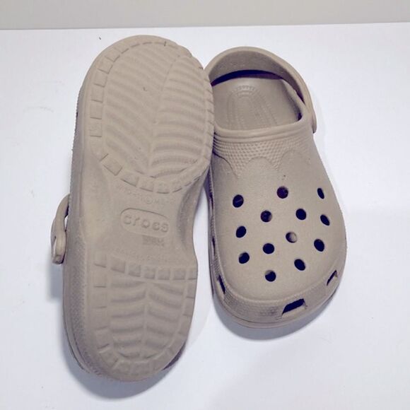 Crocs tan unisex sandals excellent condition - Picture 3 of 4